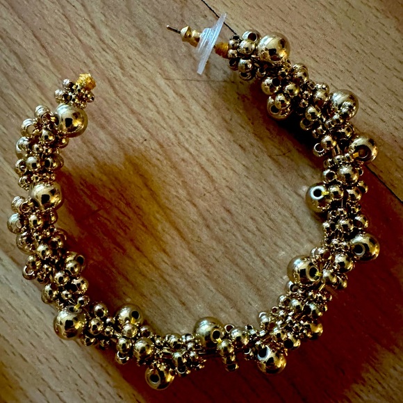 GOLD HOOP EARRINGS - Picture 4 of 4